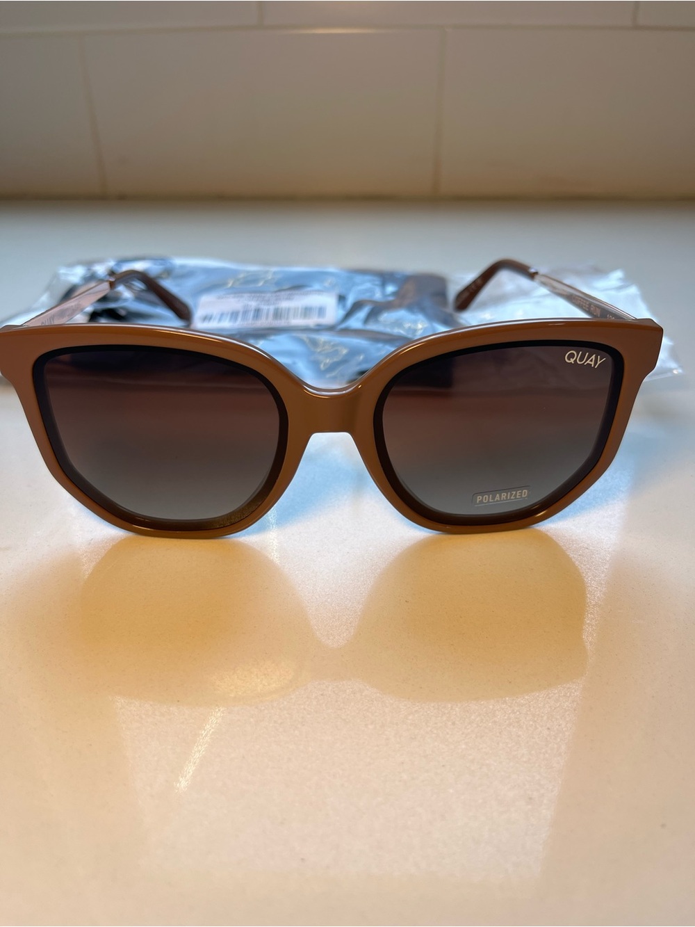 QUAY Coffee Run - Oat frame / Brown Polarized lens Sunglasses- NWT - Picture 5 of 11